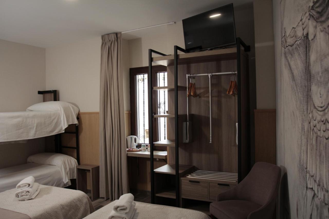 Hospedium Dlj Hostal Tematico Desde La Juderia Arjona Buitenkant foto