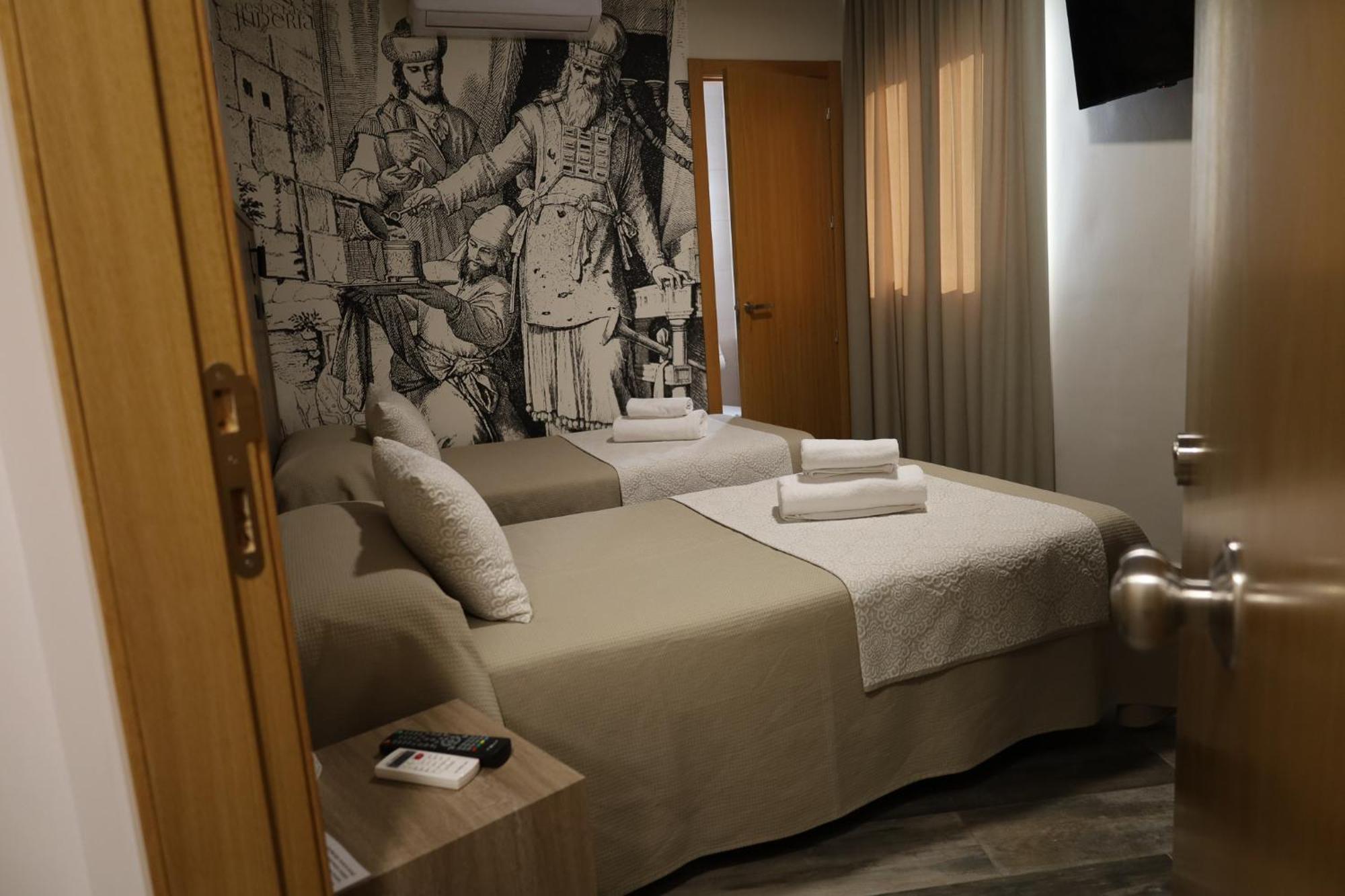 Hospedium Dlj Hostal Tematico Desde La Juderia Arjona Buitenkant foto